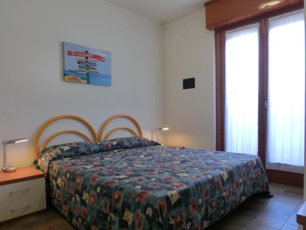 Salisburgo Lägenhet Lignano Sabbiadoro Rum bild